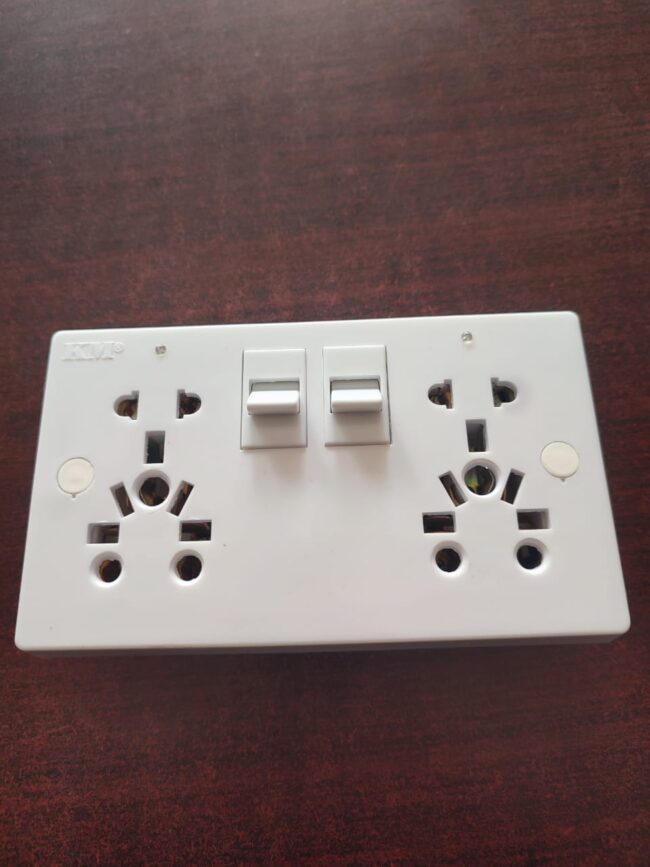 KM Double Multi Light Plug